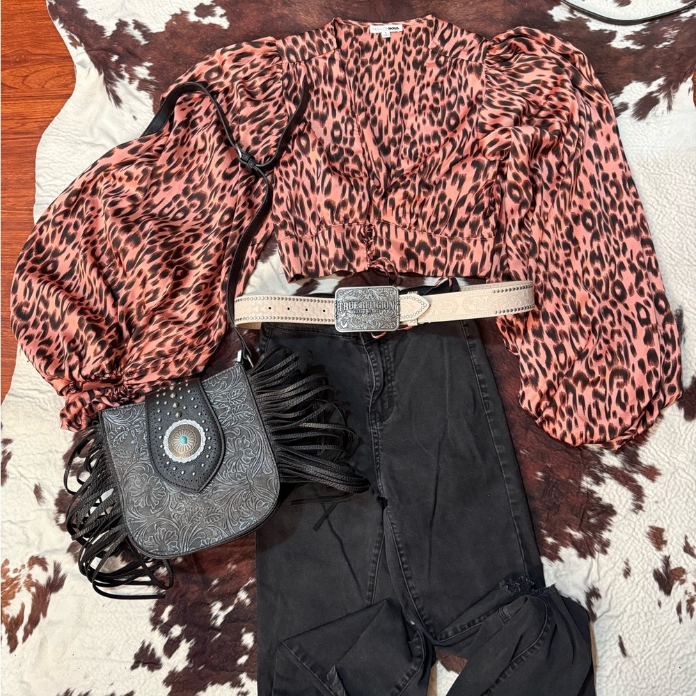 Leopard Print Puff Sleeve Top